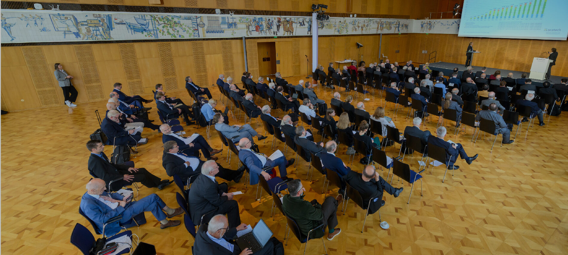 acatech Präsident Jan Wörner und acatech Geschäftsführer Manfred Rauhmeier begrüßen die acatech Mitglieder bei der acatech Mitgliederversammlung 2022.