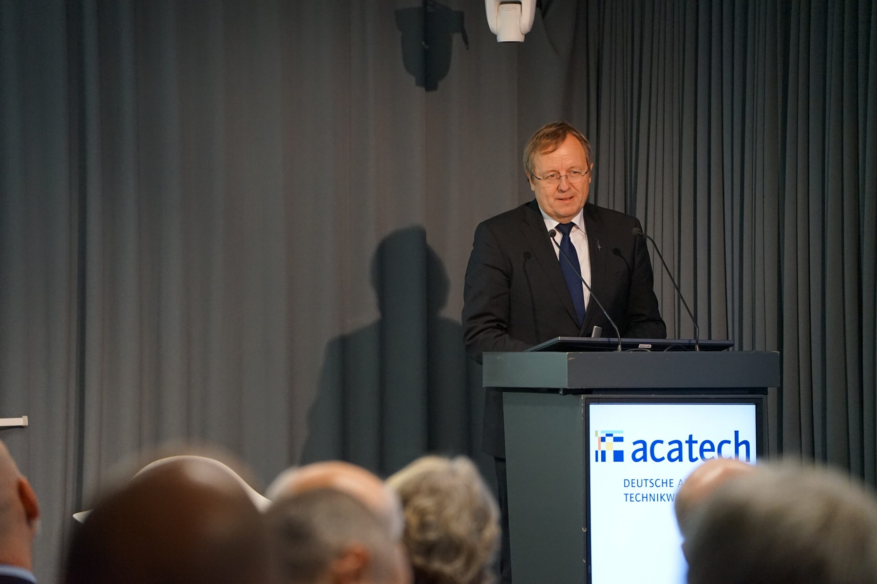 acatech Präsident Jan Wörner begrüßte die Gäste im Berliner Quadriga Forum.