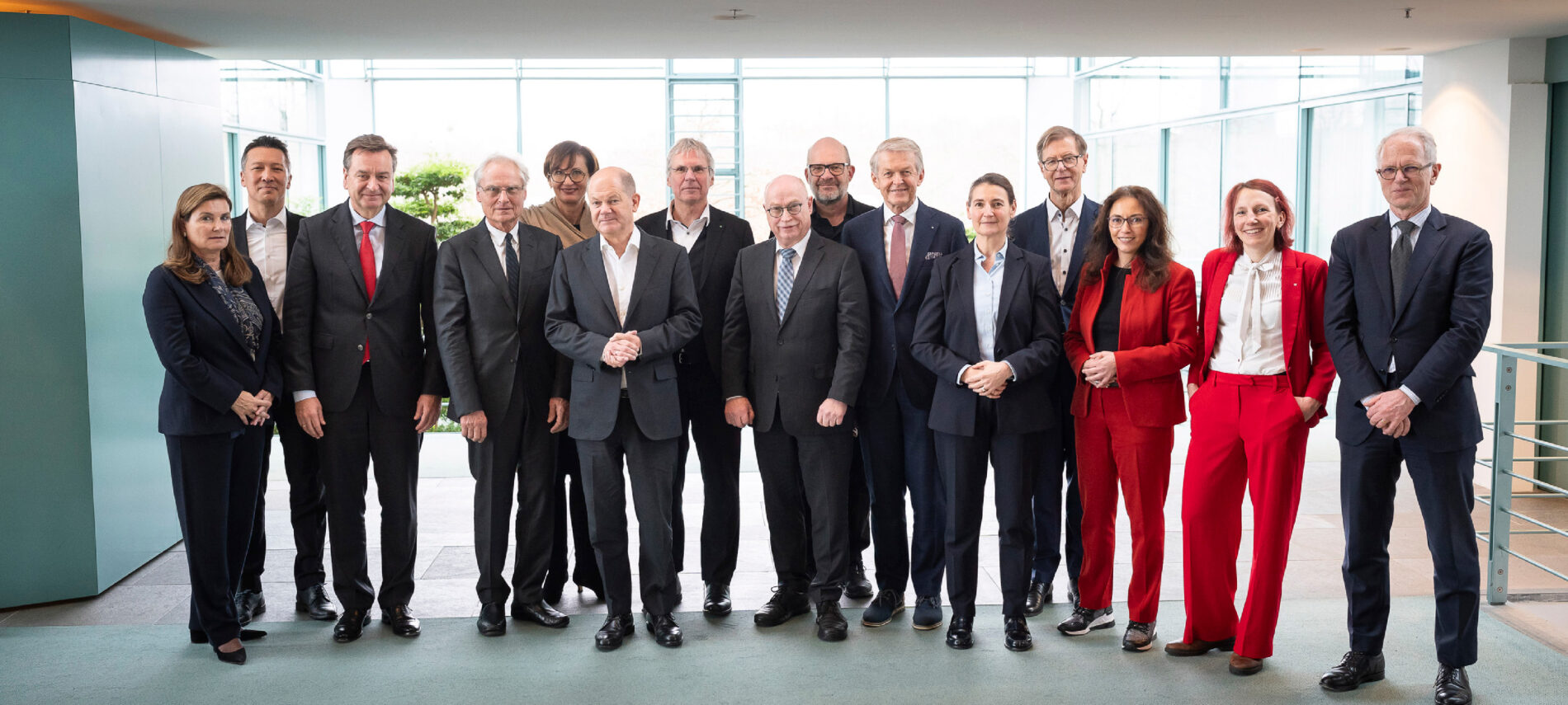 Mitglieder des Zukunftsrats des Bundeskanzlers mit Bundeskanzler Olaf Scholz