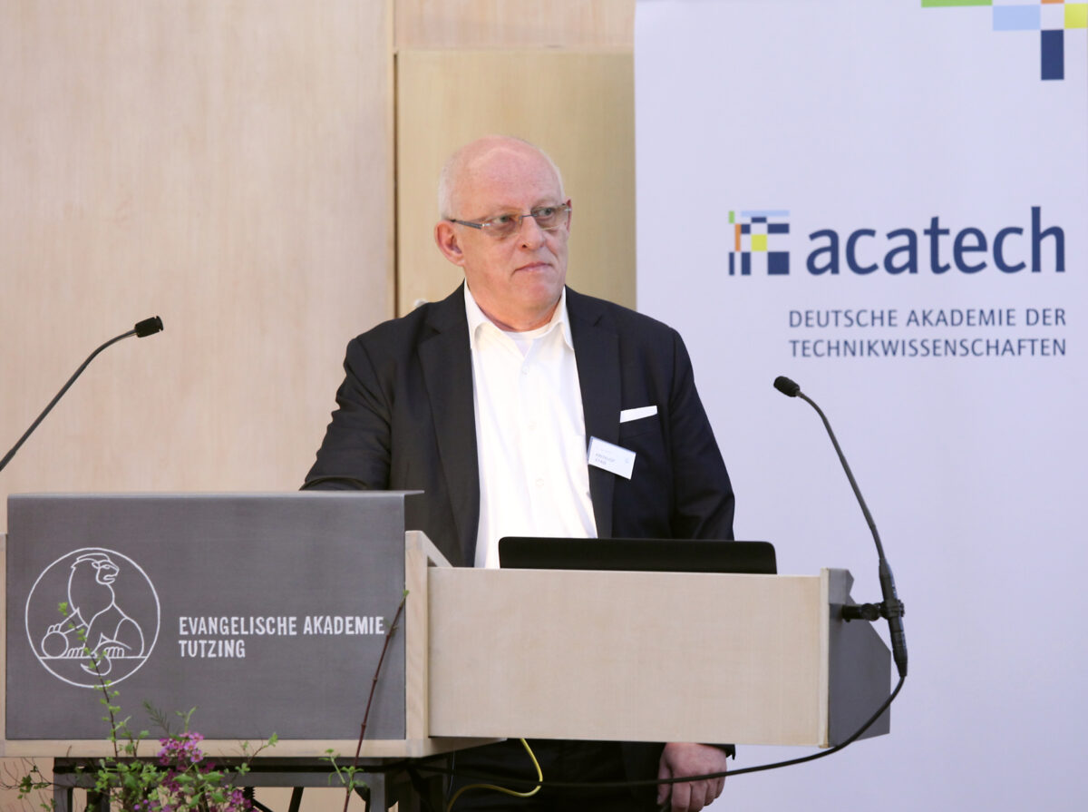Frithjof Staiß bei seinem Vortrag zur Energiewende in der Evangelischen Akademie Tutzing